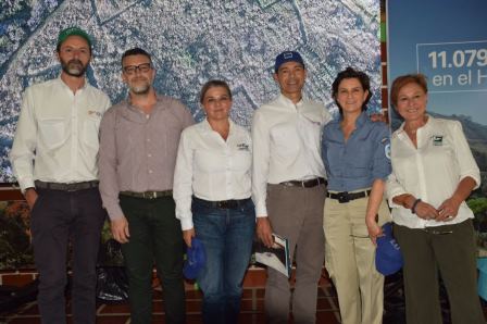 Bruno Riga, Gerente General Emgesa; John Fisher, Procurador Judicial Ambiental y Agrario; Claudia González, Directora de la ANLA; Lucio Rubio, Director País Grupo Colombia; Julia  Miranda, Directora Parques Nacionales   y Elsa Escobar, Directora Fundación Natura.